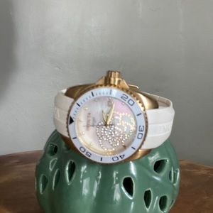 Womens Invicta Angel watch , wore only 1 or 2 times. No scratches
